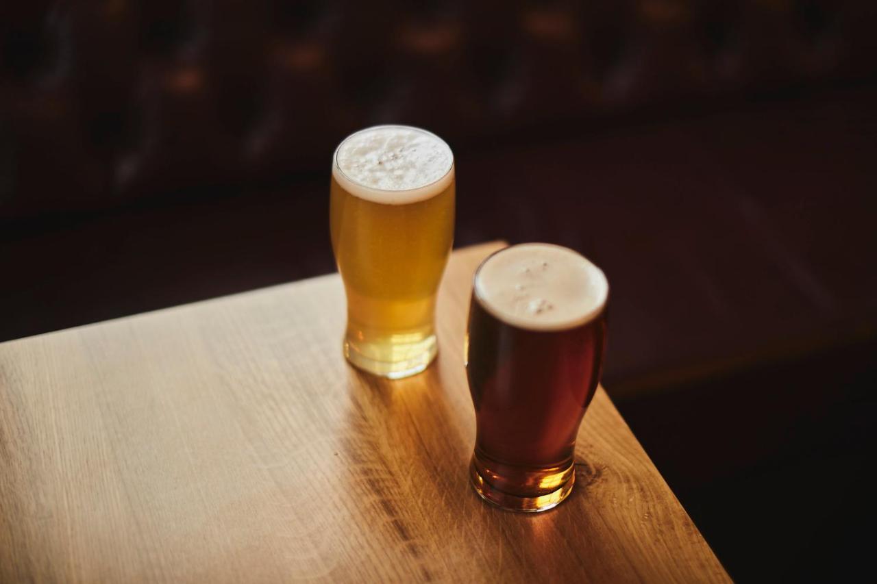 The Lord Grenfell Panzió Maidenhead Kültér fotó Two pints of beer