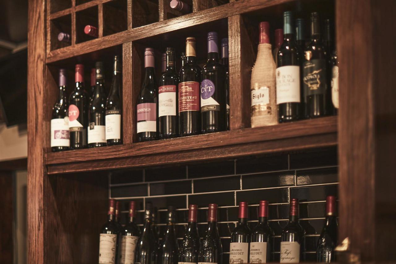 The Lord Grenfell Panzió Maidenhead Kültér fotó Wine bottles in a wine rack