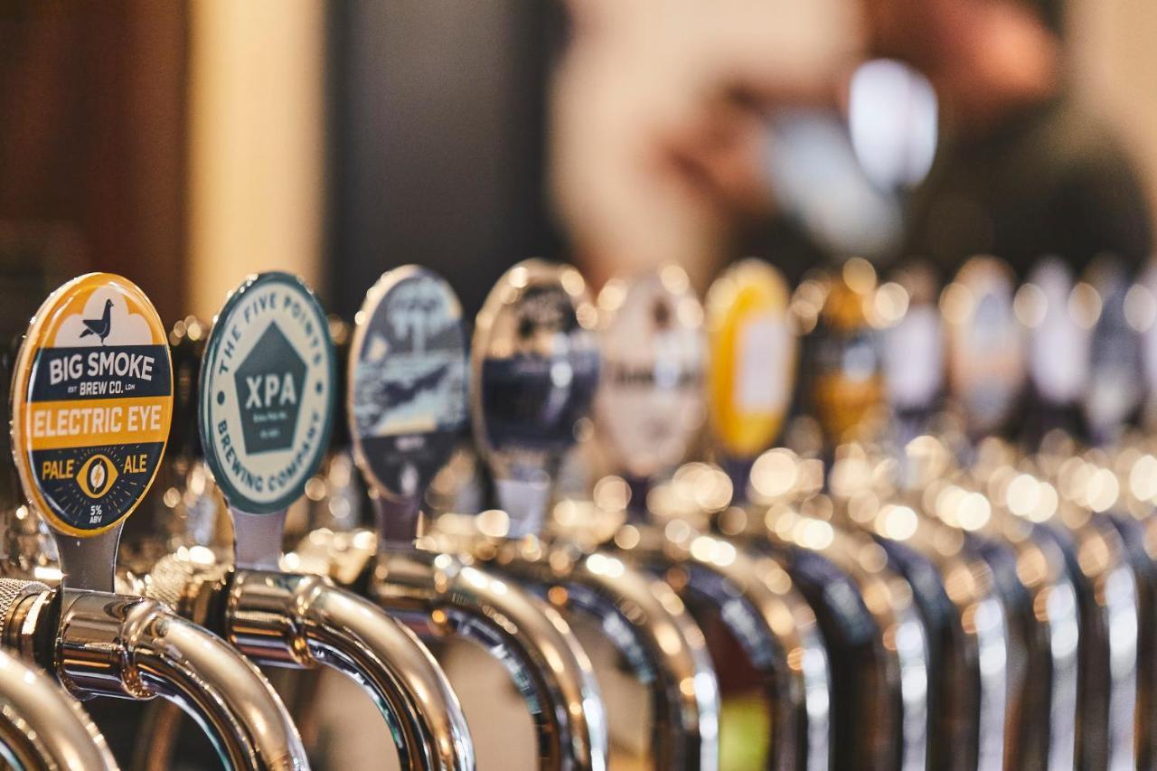 The Lord Grenfell Panzió Maidenhead Kültér fotó Beer taps at the brewery