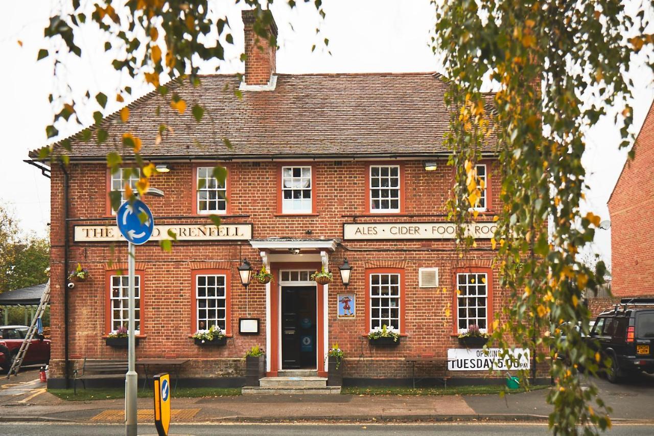 The Lord Grenfell Panzió Maidenhead Kültér fotó The Crown Inn, Great Glen